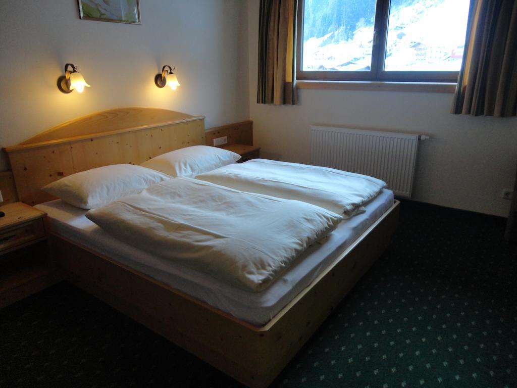Hotel Garni Klocker Kaltenbach Oda fotoğraf